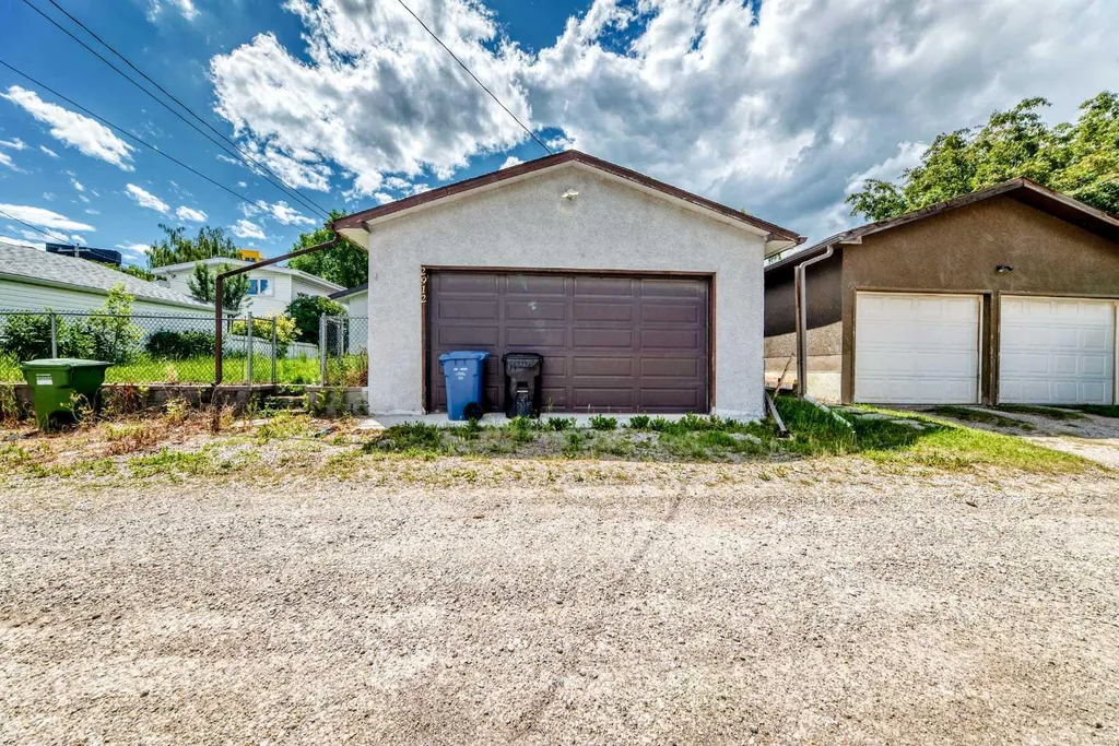 2912 Brentwood Boulevard NW Calgary AB T2l 1J5