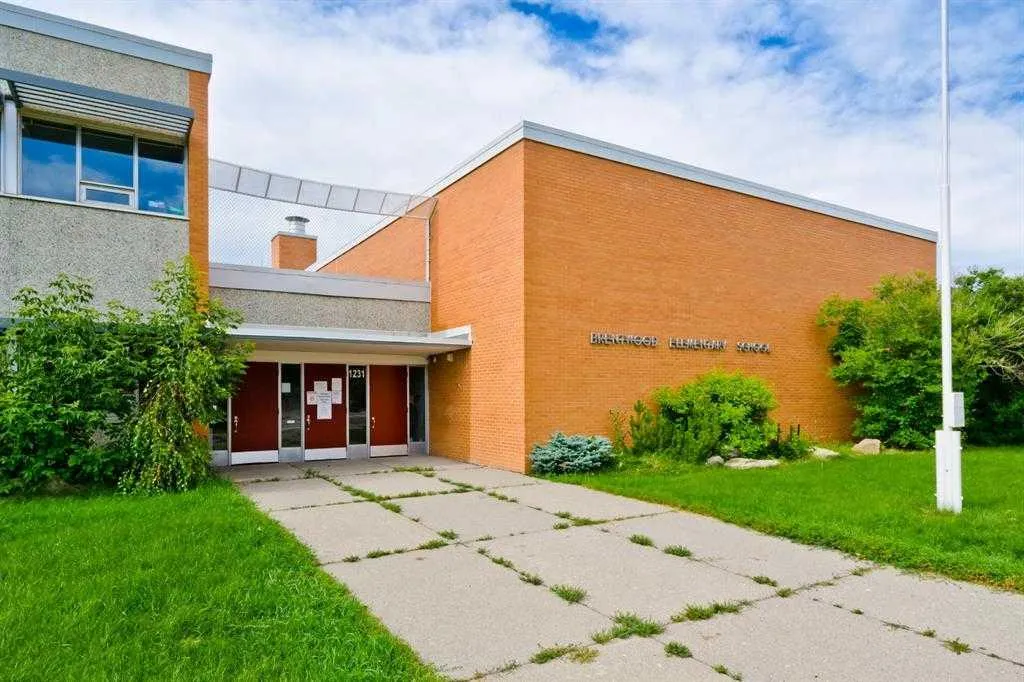 2912 Brentwood Boulevard NW Calgary AB T2l 1J5