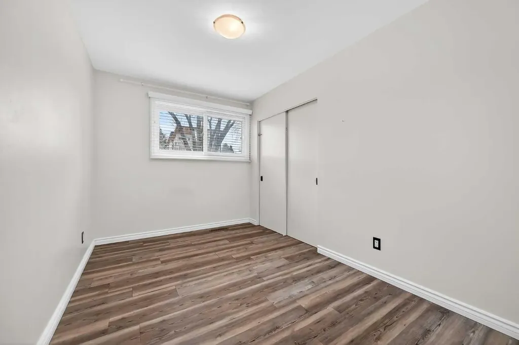 81 Westminster Drive SW Calgary AB T3C 2T2