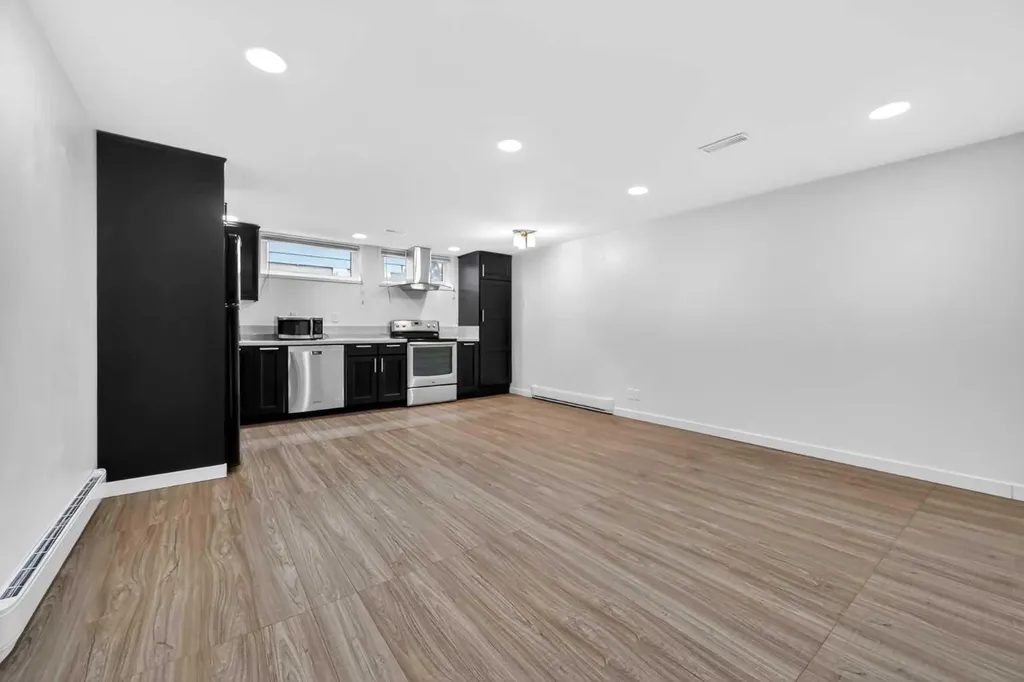 81 Westminster Drive SW Calgary AB T3C 2T2
