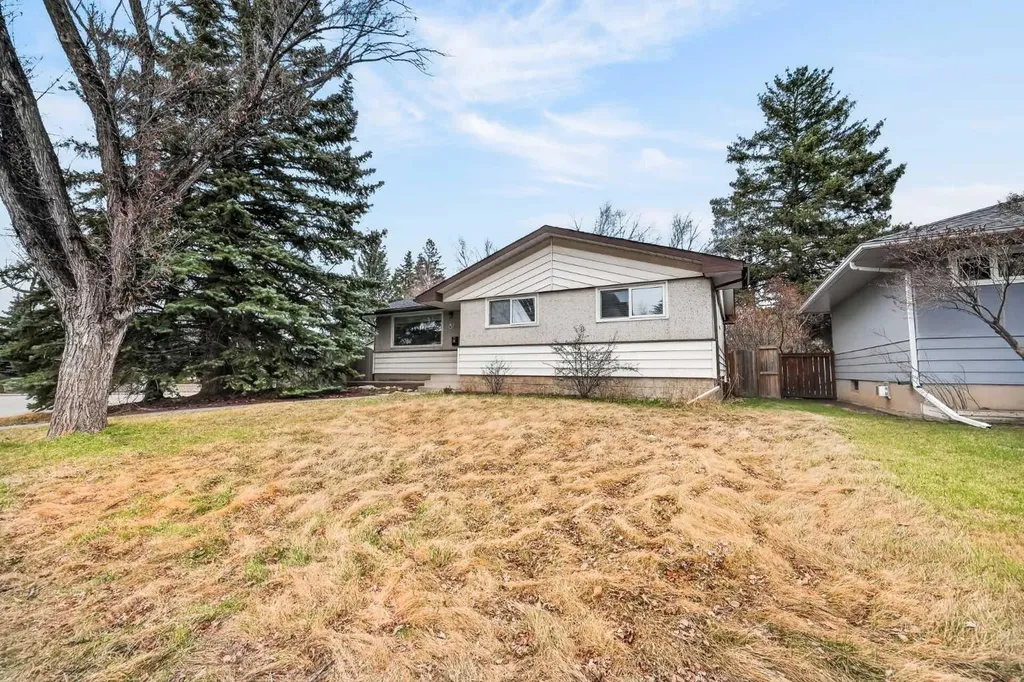 81 Westminster Drive SW Calgary AB T3C 2T2
