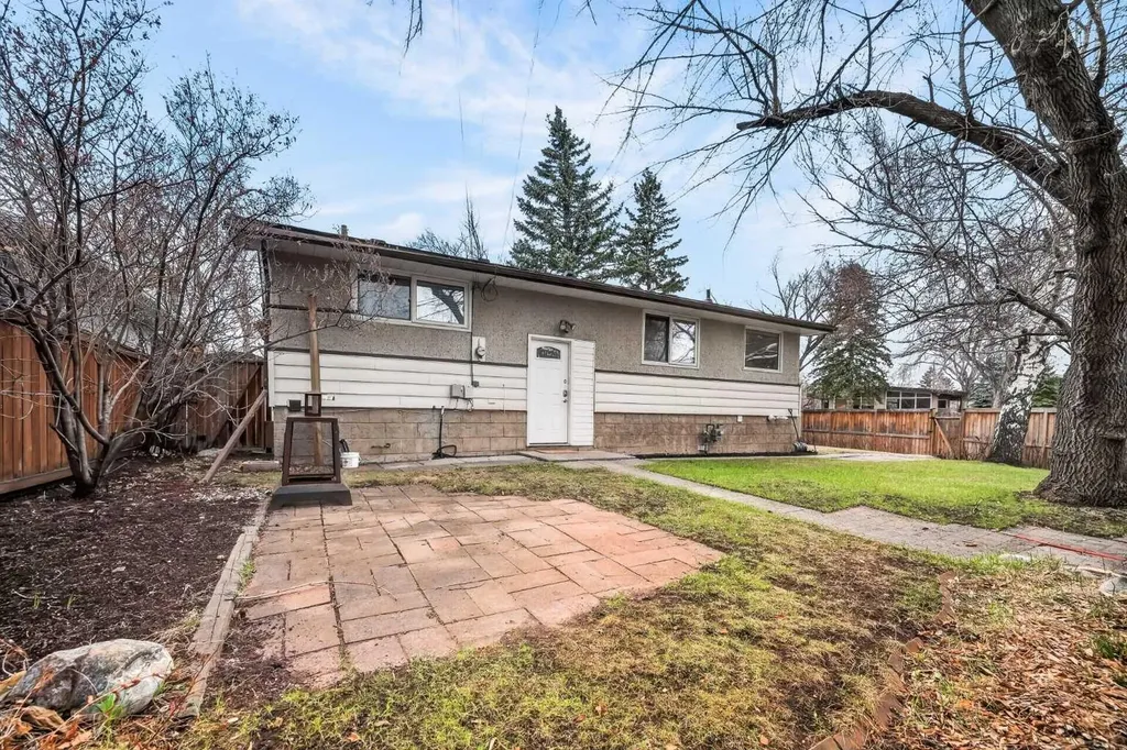81 Westminster Drive SW Calgary AB T3C 2T2