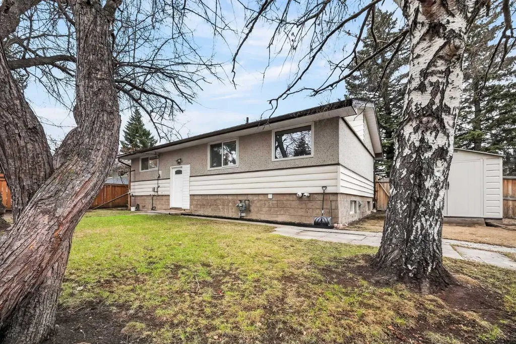 81 Westminster Drive SW Calgary AB T3C 2T2