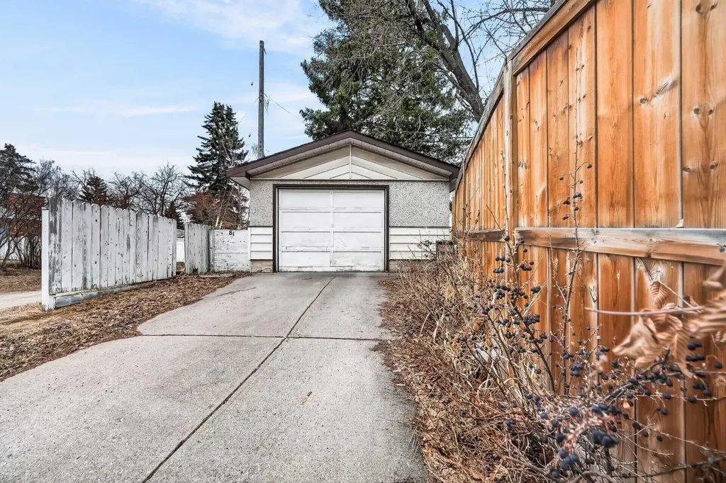 81 Westminster Drive SW Calgary AB T3C 2T2