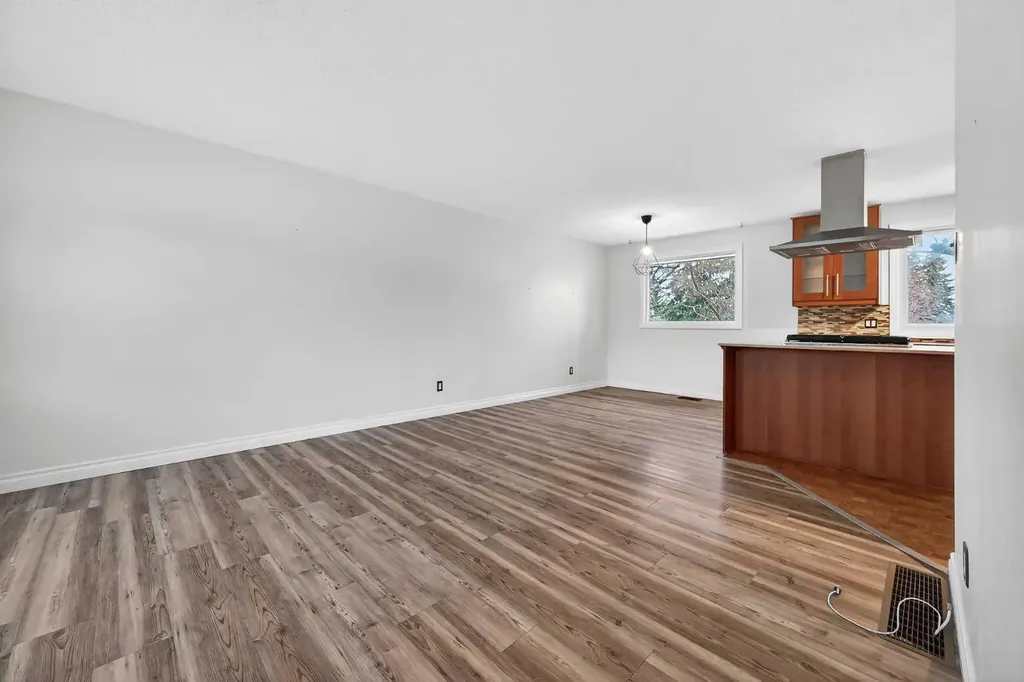 81 Westminster Drive SW Calgary AB T3C 2T2