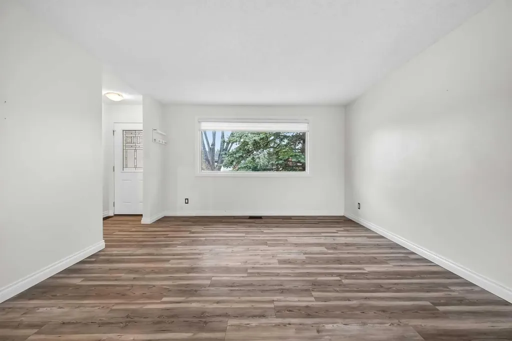 81 Westminster Drive SW Calgary AB T3C 2T2