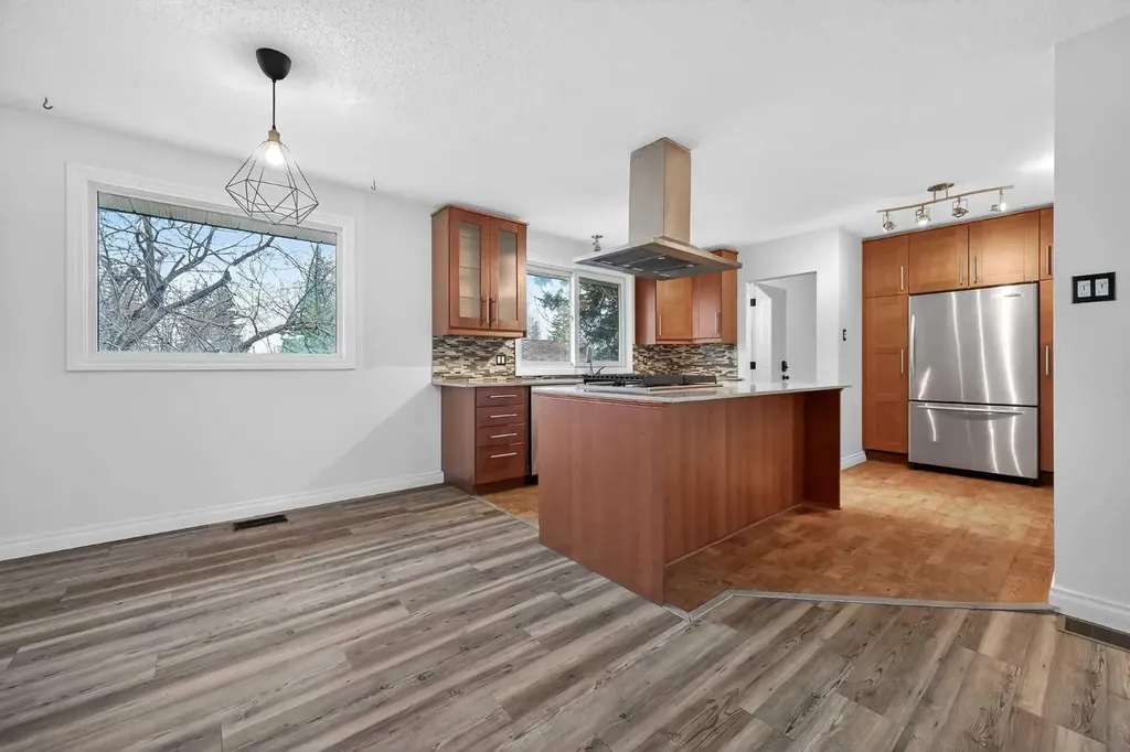 81 Westminster Drive SW Calgary AB T3C 2T2