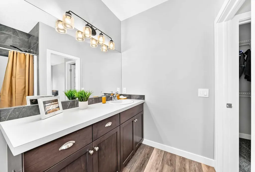 41 Walcrest Way SE Calgary AB T2X 4G4