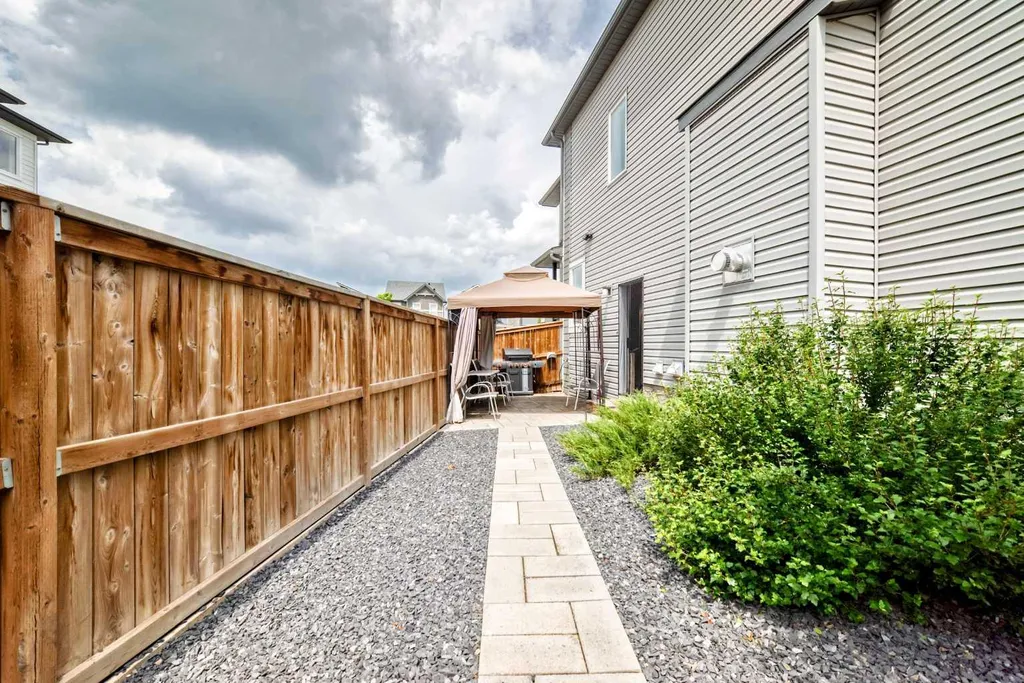 41 Walcrest Way SE Calgary AB T2X 4G4