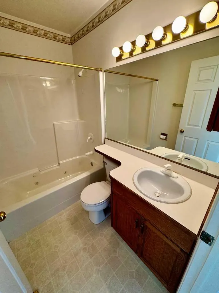 9919 99 Avenue Grande Prairie AB T8V 0R6