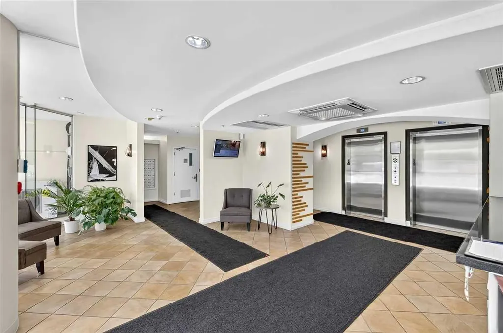1078 6 Avenue SW Calgary AB T2P 5N6