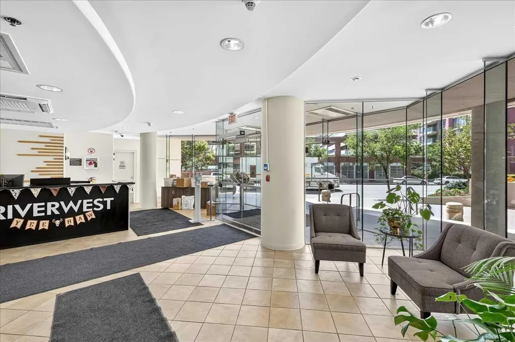 1078 6 Avenue SW Calgary AB T2P 5N6