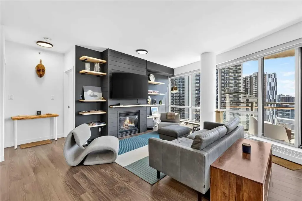 1078 6 Avenue SW Calgary AB T2P 5N6