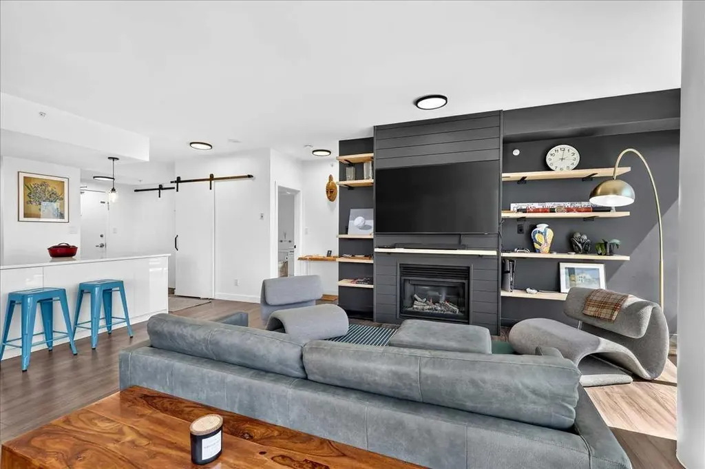 1078 6 Avenue SW Calgary AB T2P 5N6