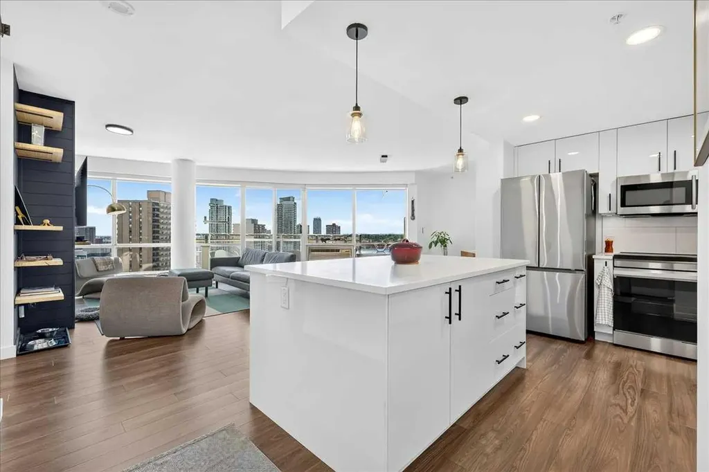 1078 6 Avenue SW Calgary AB T2P 5N6