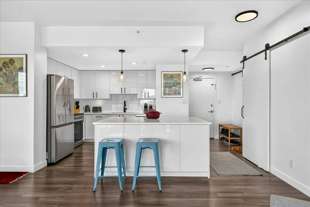 1078 6 Avenue SW Calgary AB T2P 5N6