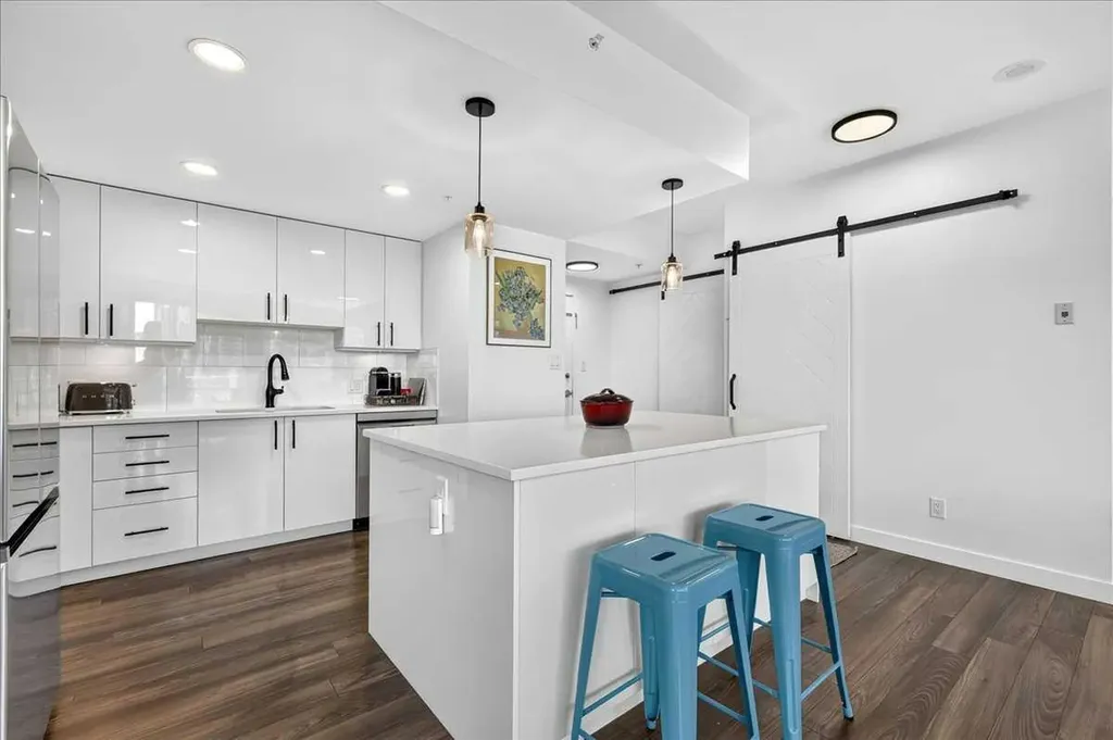 1078 6 Avenue SW Calgary AB T2P 5N6