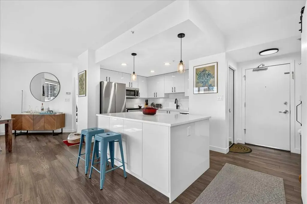 1078 6 Avenue SW Calgary AB T2P 5N6