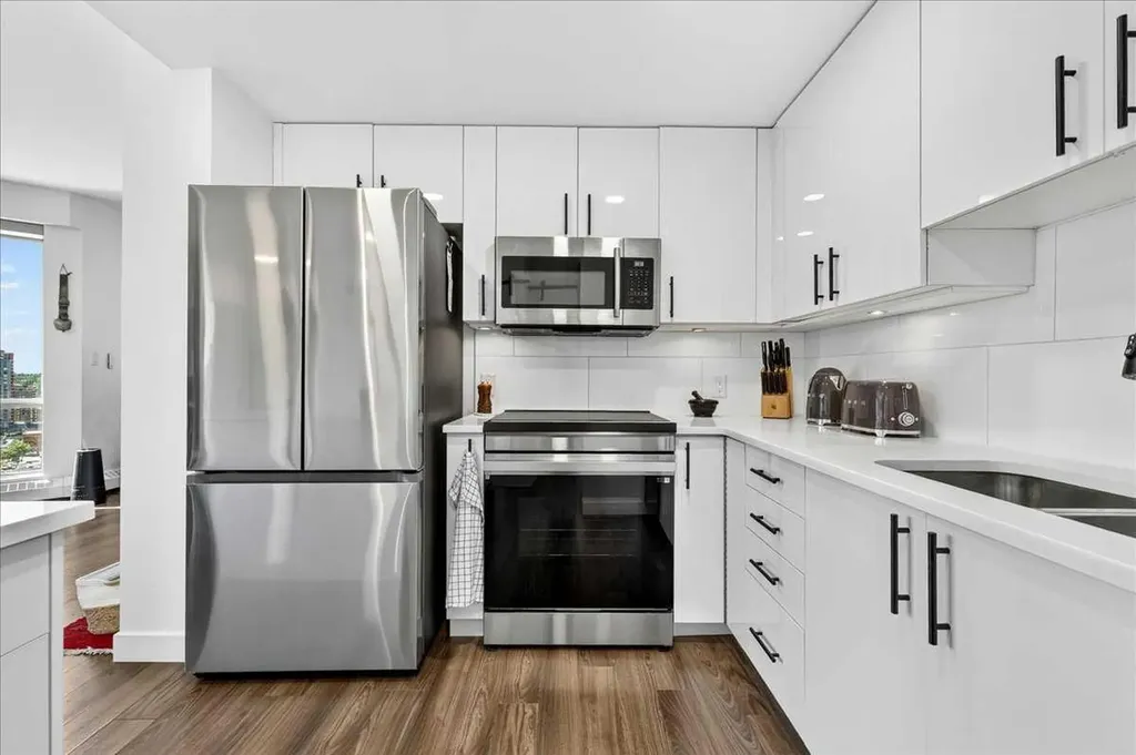 1078 6 Avenue SW Calgary AB T2P 5N6