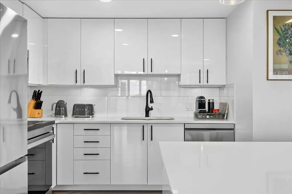 1078 6 Avenue SW Calgary AB T2P 5N6