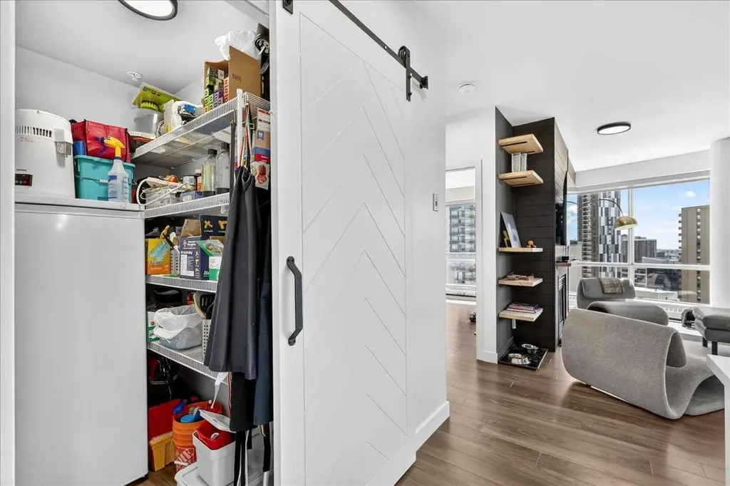 1078 6 Avenue SW Calgary AB T2P 5N6