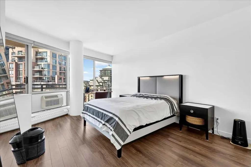 1078 6 Avenue SW Calgary AB T2P 5N6
