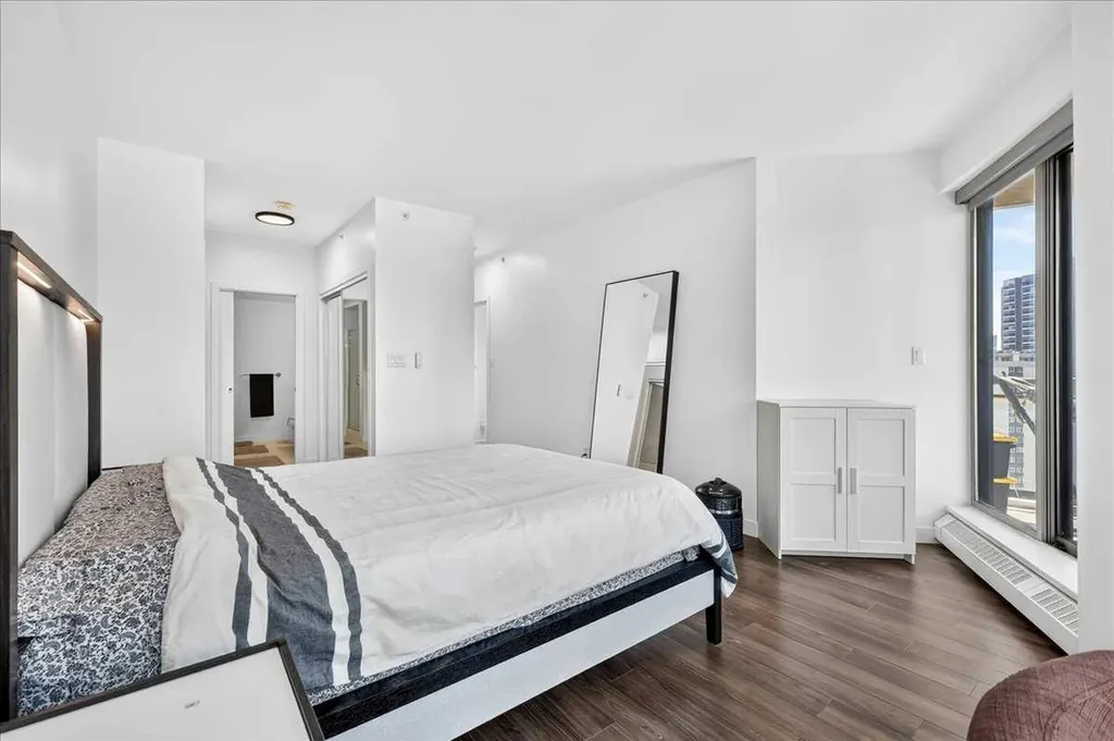 1078 6 Avenue SW Calgary AB T2P 5N6