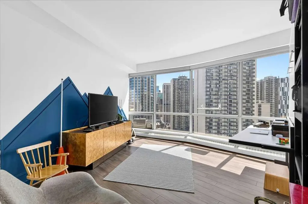 1078 6 Avenue SW Calgary AB T2P 5N6