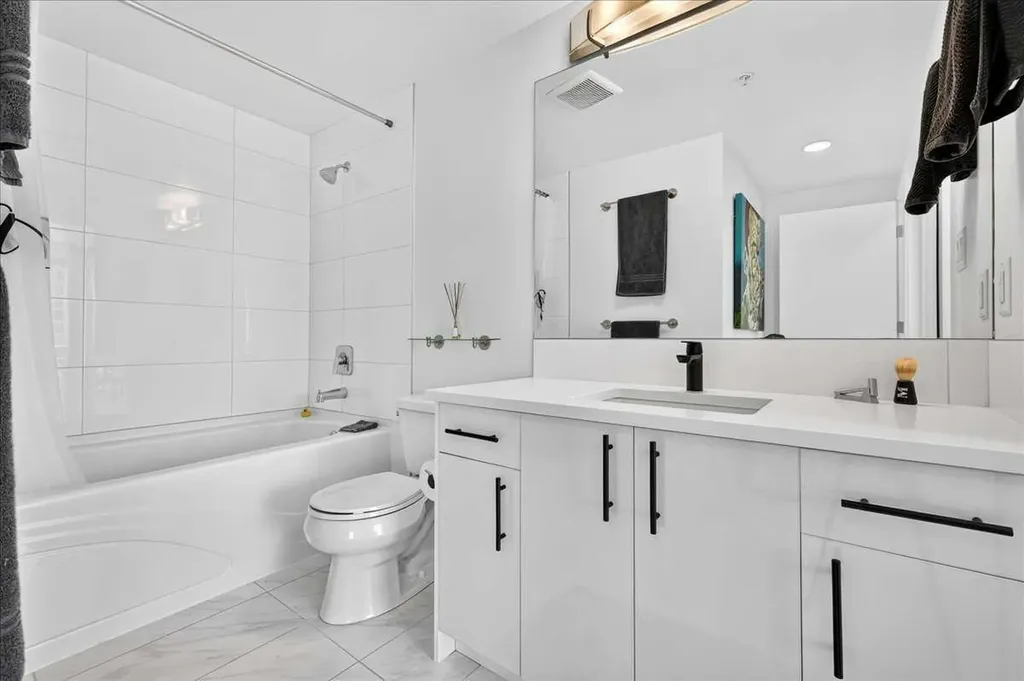 1078 6 Avenue SW Calgary AB T2P 5N6