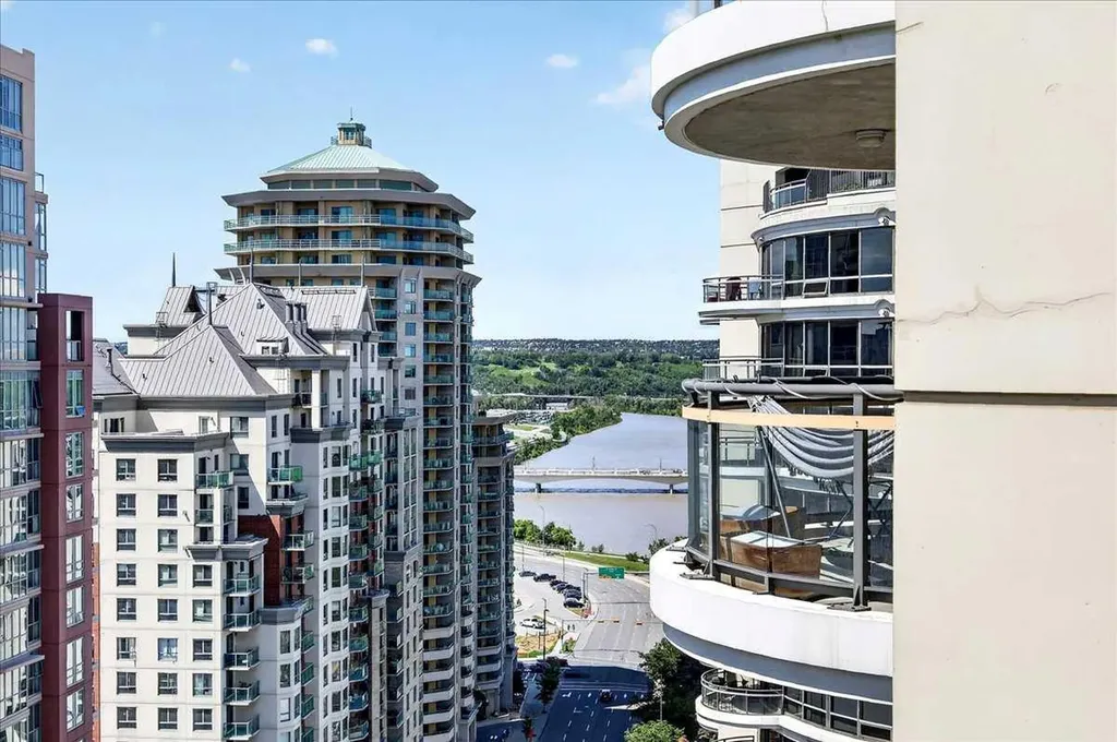 1078 6 Avenue SW Calgary AB T2P 5N6