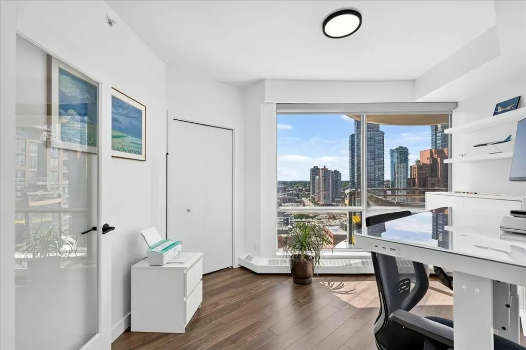 1078 6 Avenue SW Calgary AB T2P 5N6
