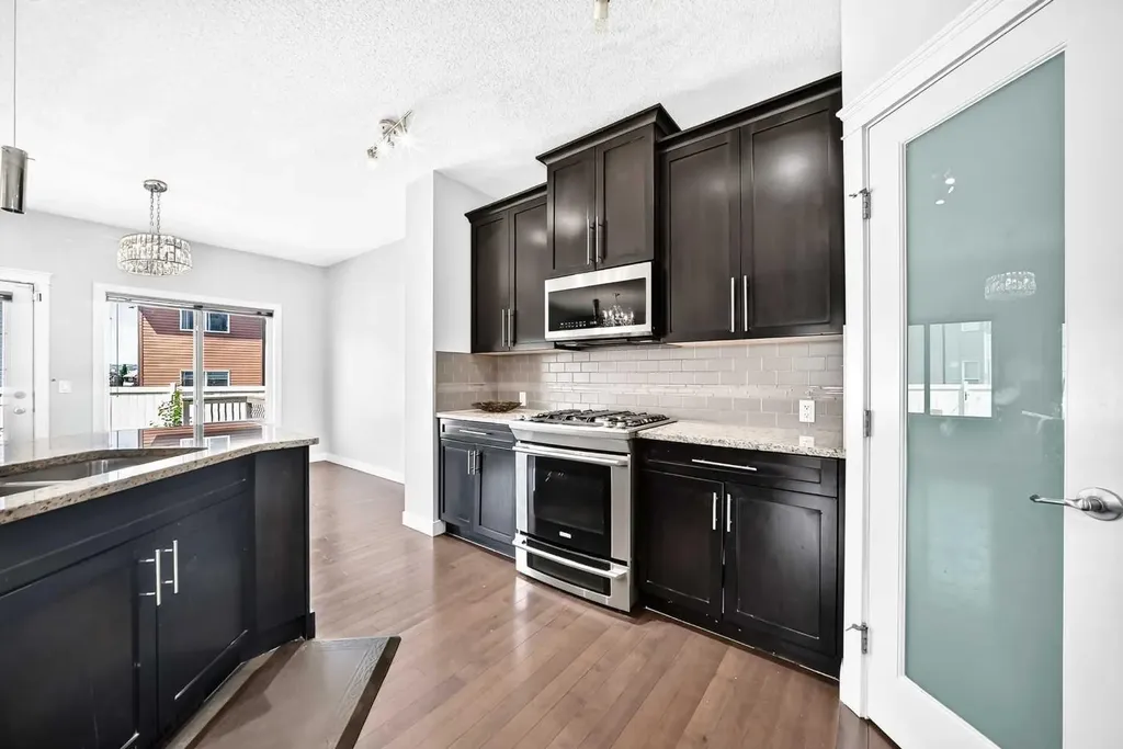 325 Evanspark Gardens NW Calgary AB T3P 0G6