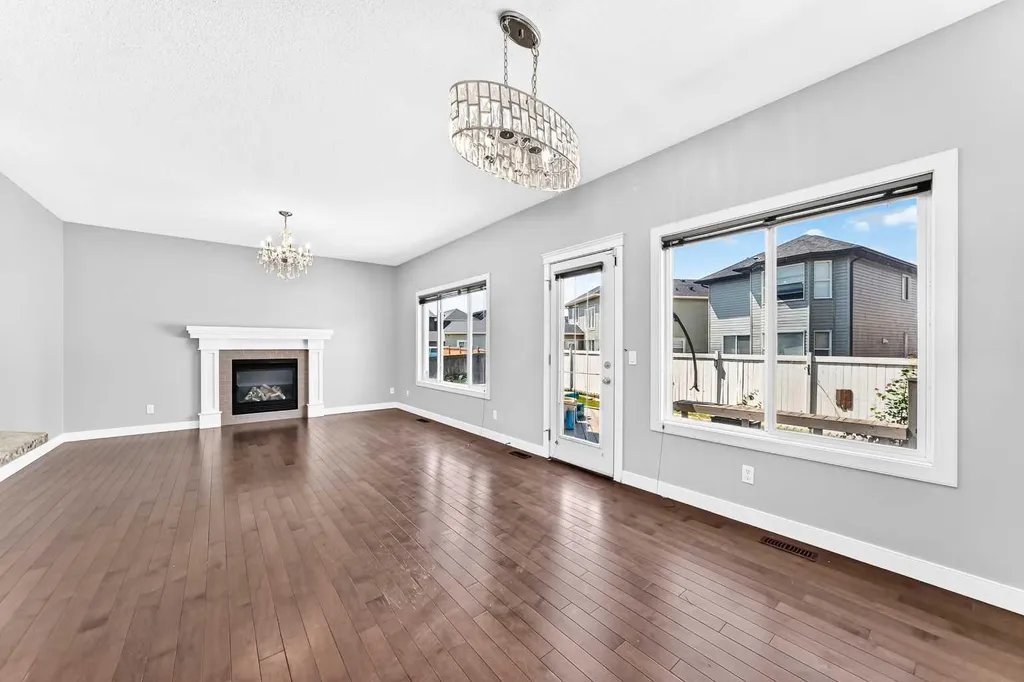 325 Evanspark Gardens NW Calgary AB T3P 0G6