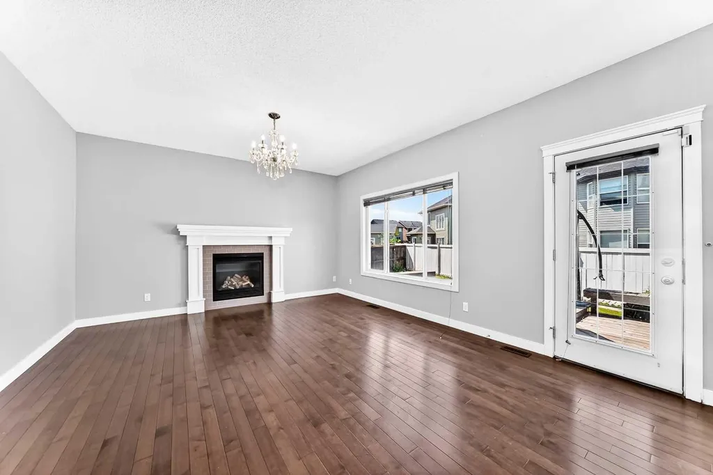 325 Evanspark Gardens NW Calgary AB T3P 0G6