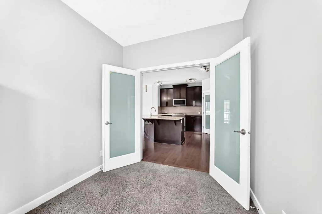 325 Evanspark Gardens NW Calgary AB T3P 0G6