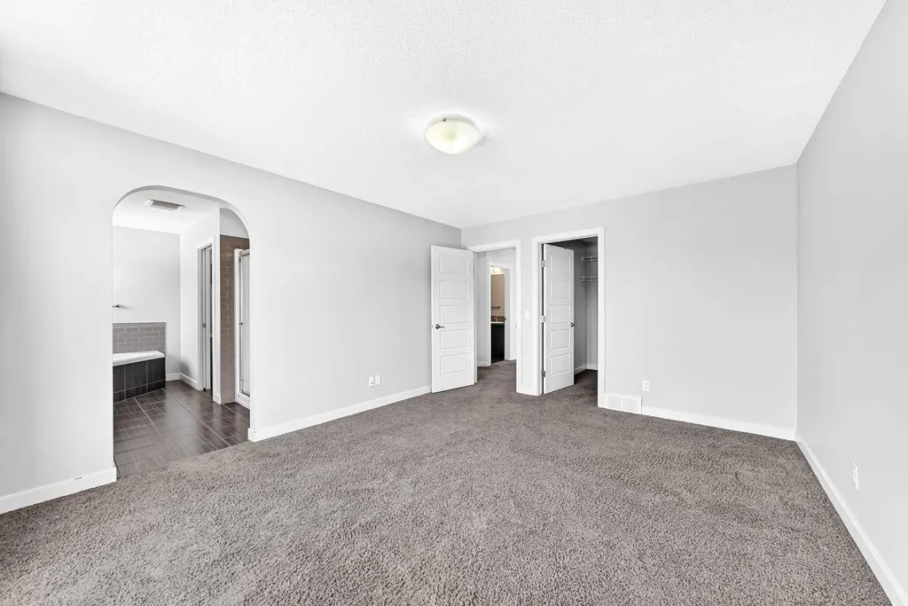 325 Evanspark Gardens NW Calgary AB T3P 0G6