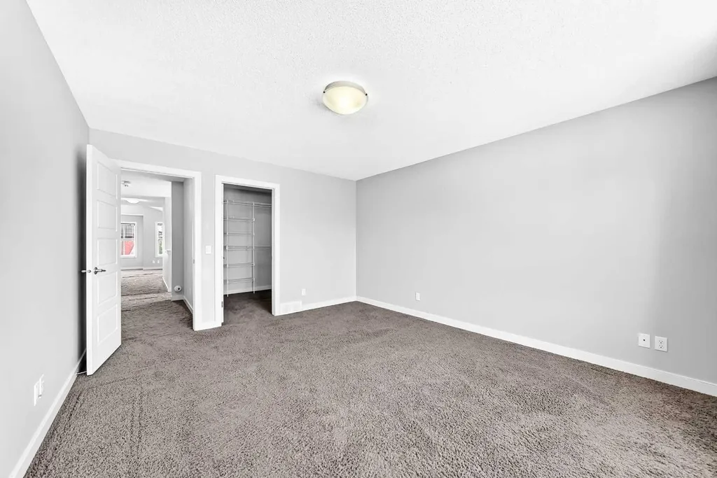 325 Evanspark Gardens NW Calgary AB T3P 0G6