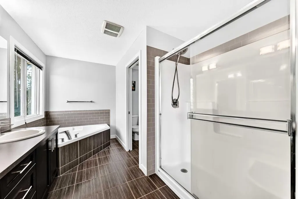 325 Evanspark Gardens NW Calgary AB T3P 0G6