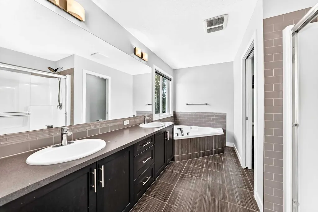 325 Evanspark Gardens NW Calgary AB T3P 0G6