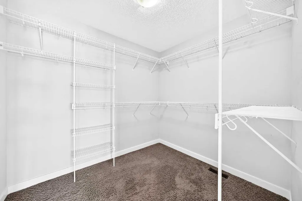 325 Evanspark Gardens NW Calgary AB T3P 0G6