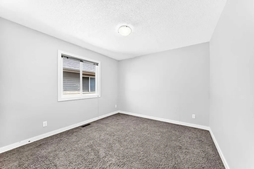 325 Evanspark Gardens NW Calgary AB T3P 0G6