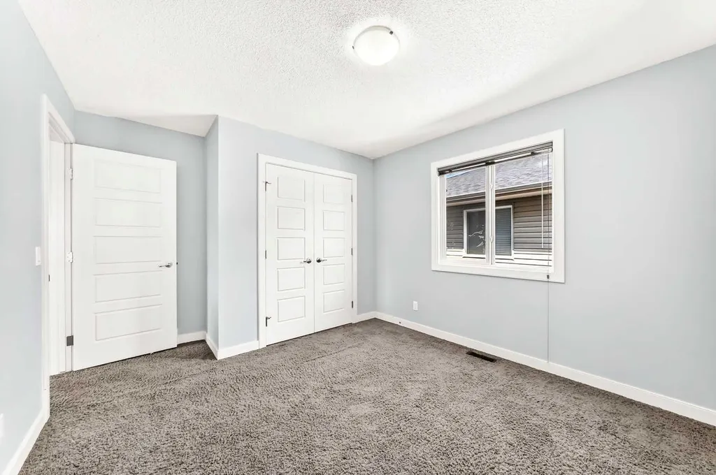 325 Evanspark Gardens NW Calgary AB T3P 0G6