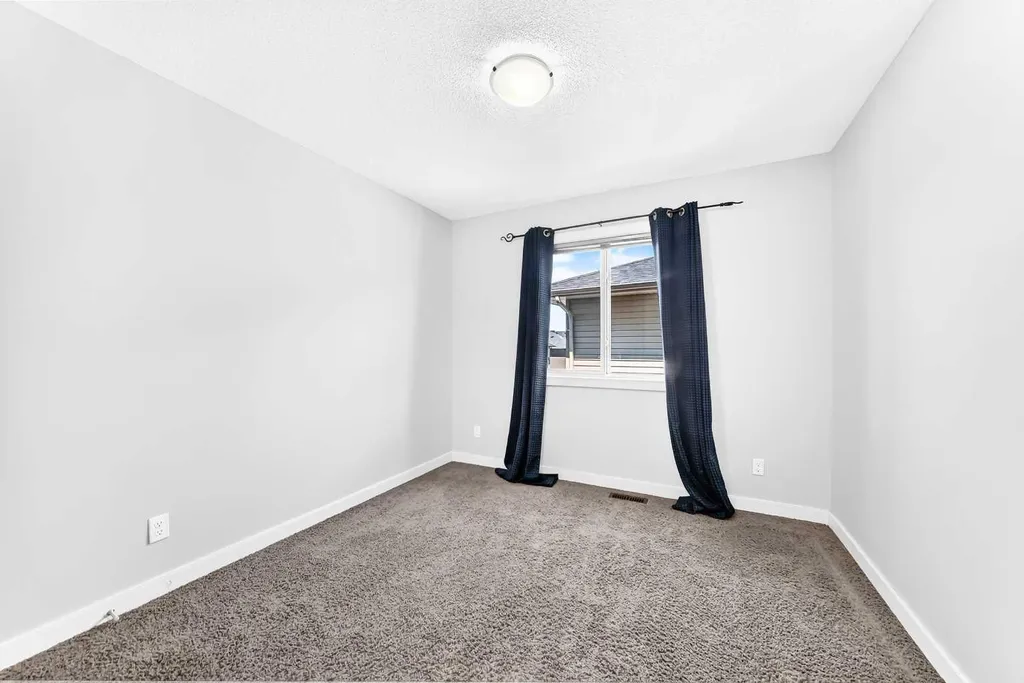 325 Evanspark Gardens NW Calgary AB T3P 0G6