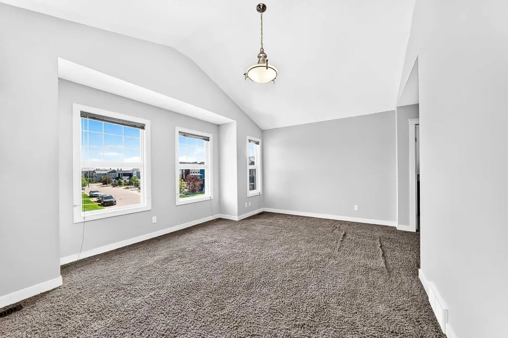 325 Evanspark Gardens NW Calgary AB T3P 0G6