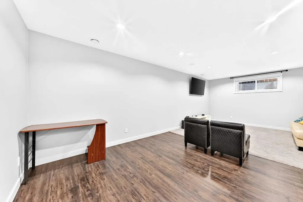 325 Evanspark Gardens NW Calgary AB T3P 0G6