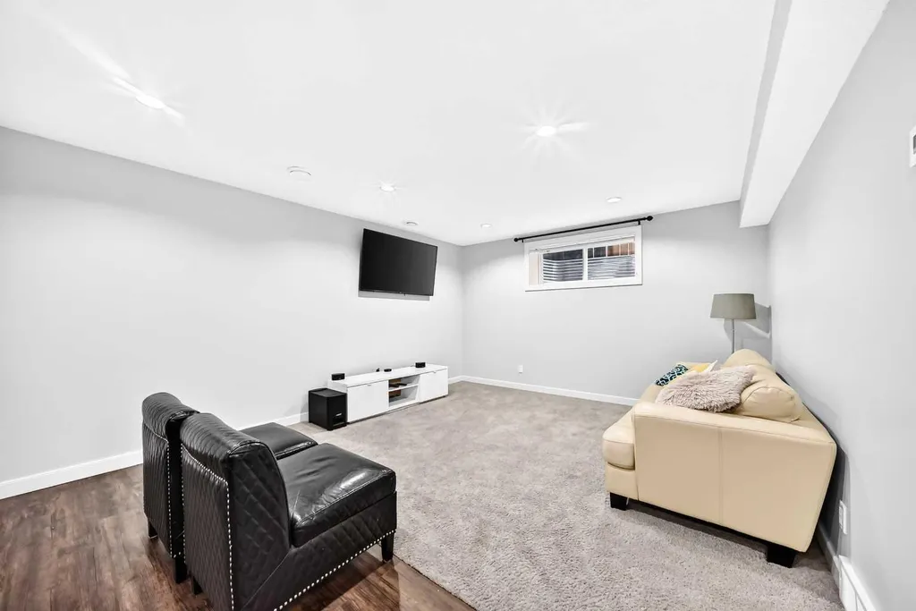 325 Evanspark Gardens NW Calgary AB T3P 0G6
