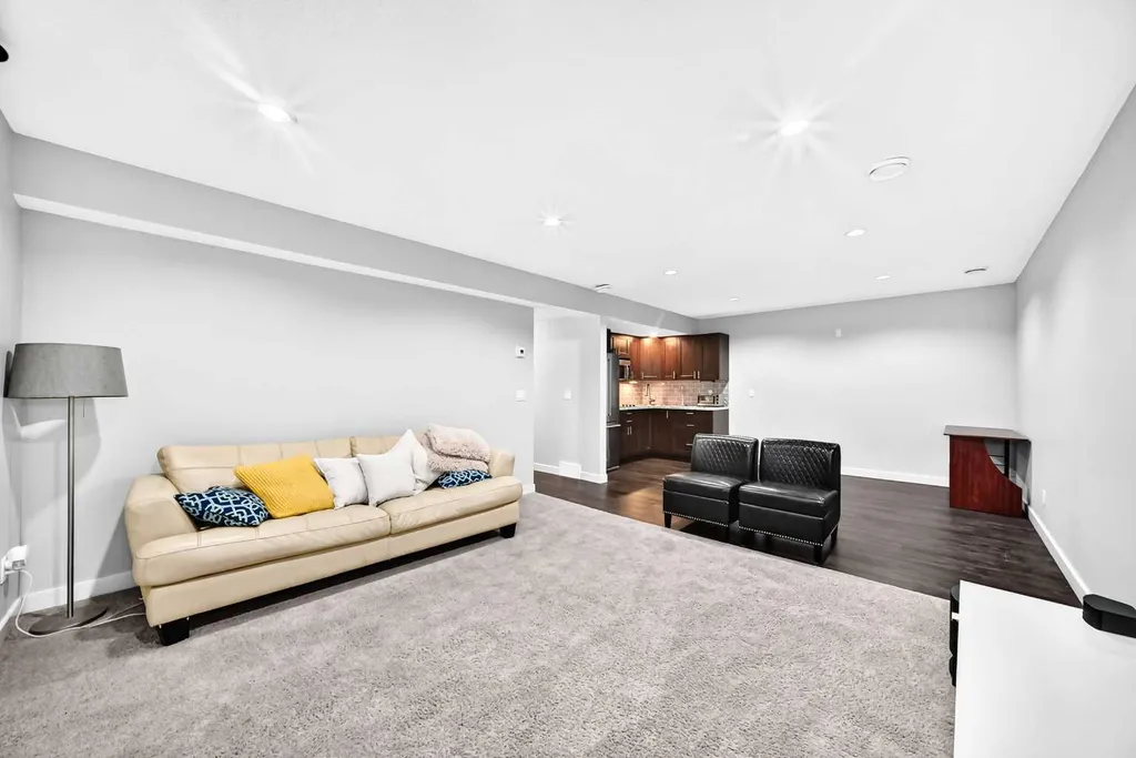 325 Evanspark Gardens NW Calgary AB T3P 0G6