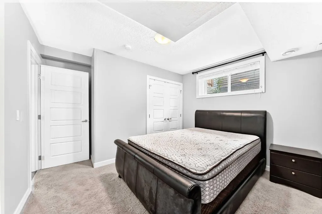 325 Evanspark Gardens NW Calgary AB T3P 0G6