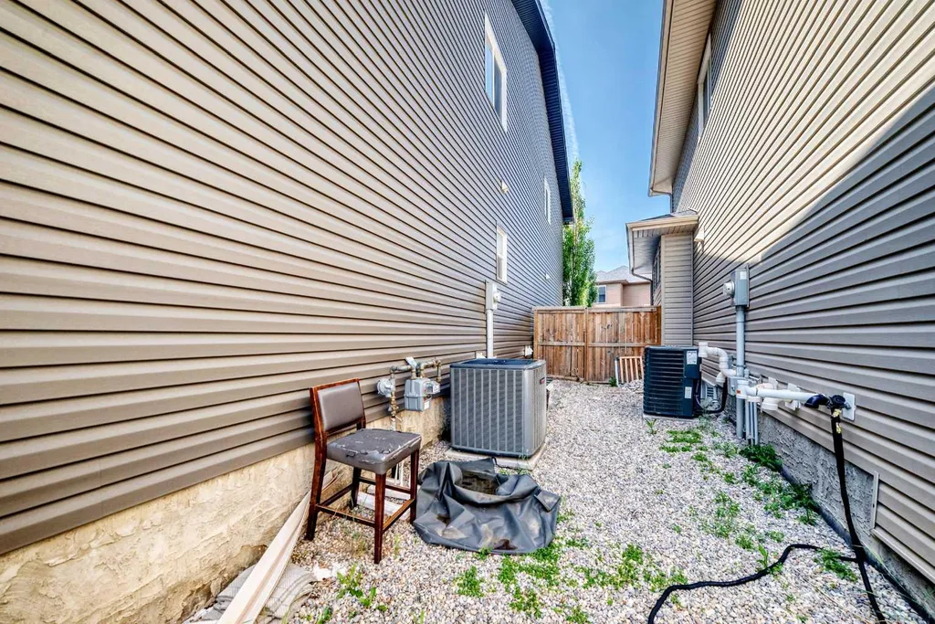 325 Evanspark Gardens NW Calgary AB T3P 0G6