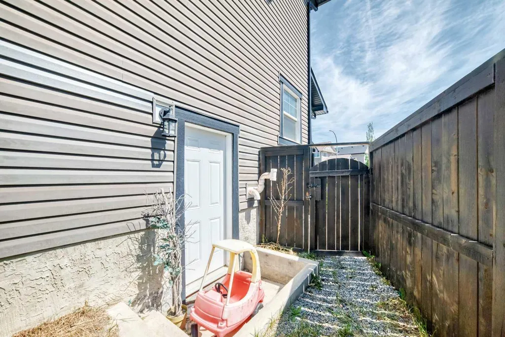 325 Evanspark Gardens NW Calgary AB T3P 0G6
